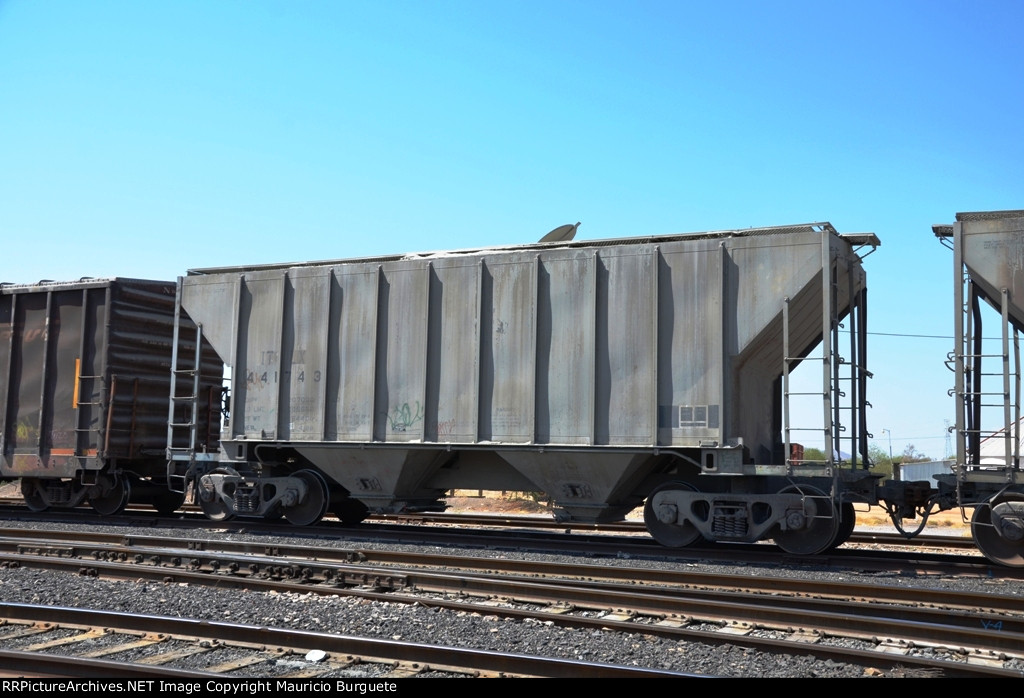 ITLX Covered Hopper in yard